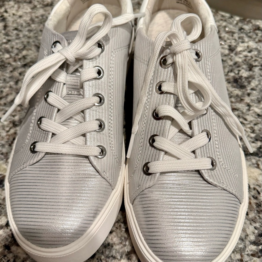 Naturalizer Women's Silver Morrison 2.0 Sneakers, Practically NEW